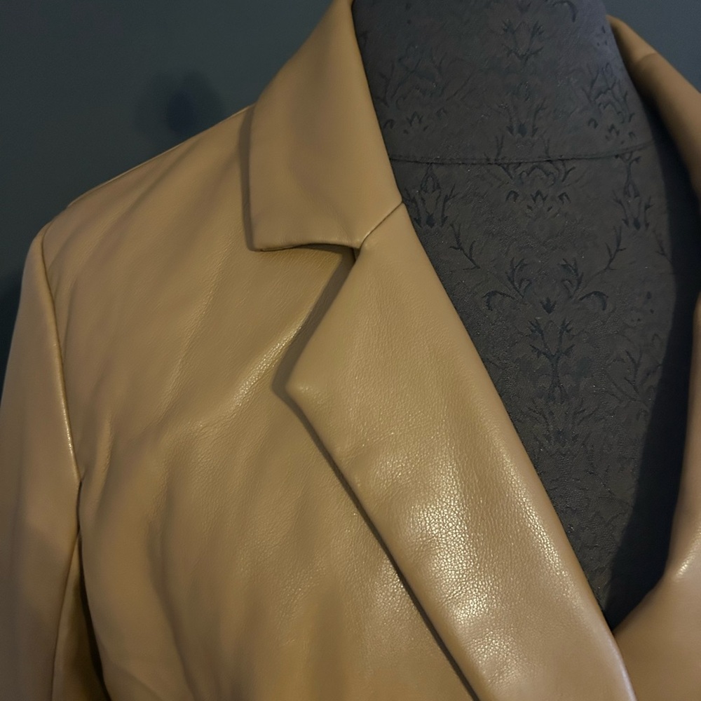 Abercrombie & Fitch Vegan Leather Crop Jacket in Butterscotch NWOT size M - Picture 3 of 9